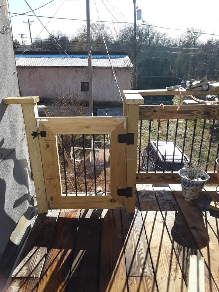 Custom Deck Gate & Matching Railing