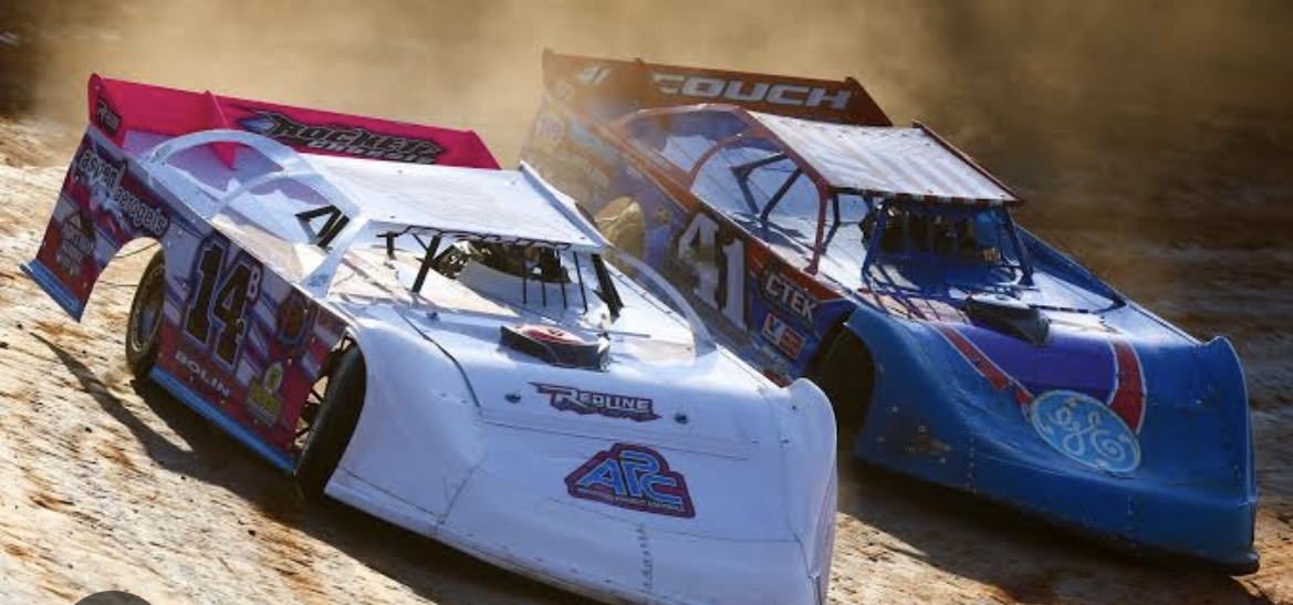 Late Model 602 dirt track race cars on the track