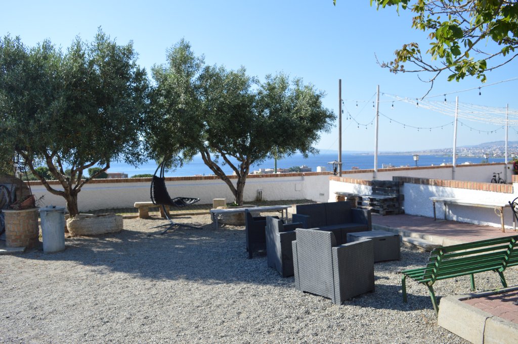 Terrazza con vista mare e ulivi