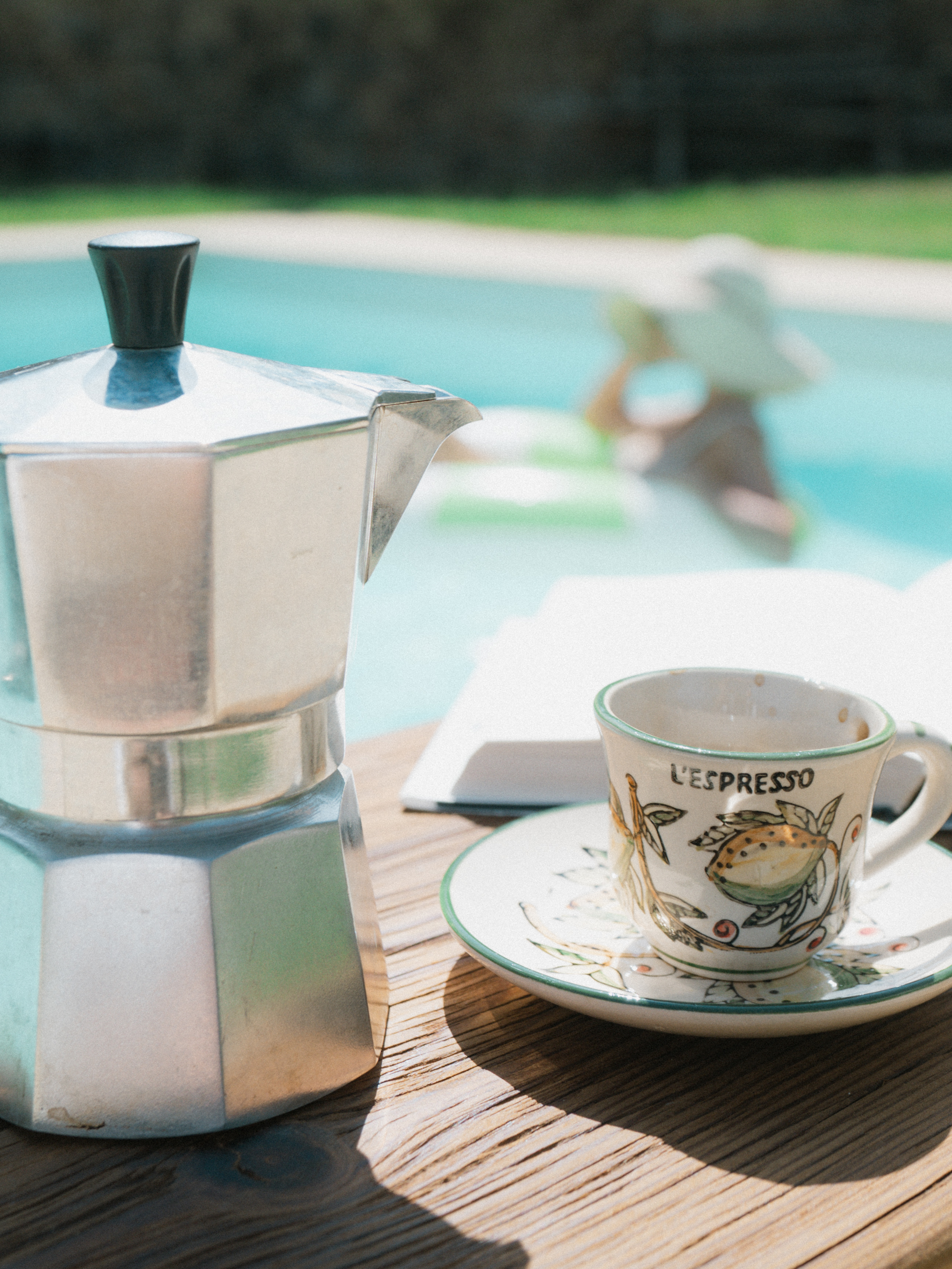 Espresso am Pool
