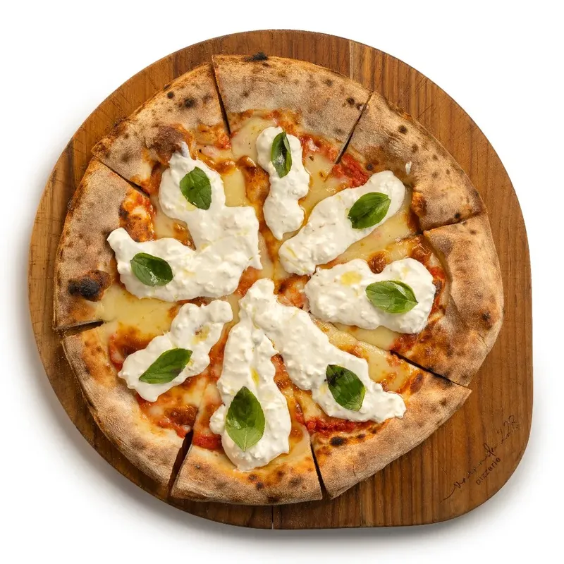 Pizza Burrata com molho de tomate, mozzarella de búfala e burrata, da Varanda 228.