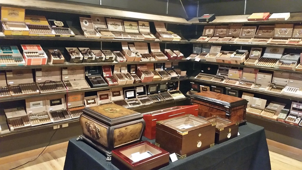 Premium cigar humidor
