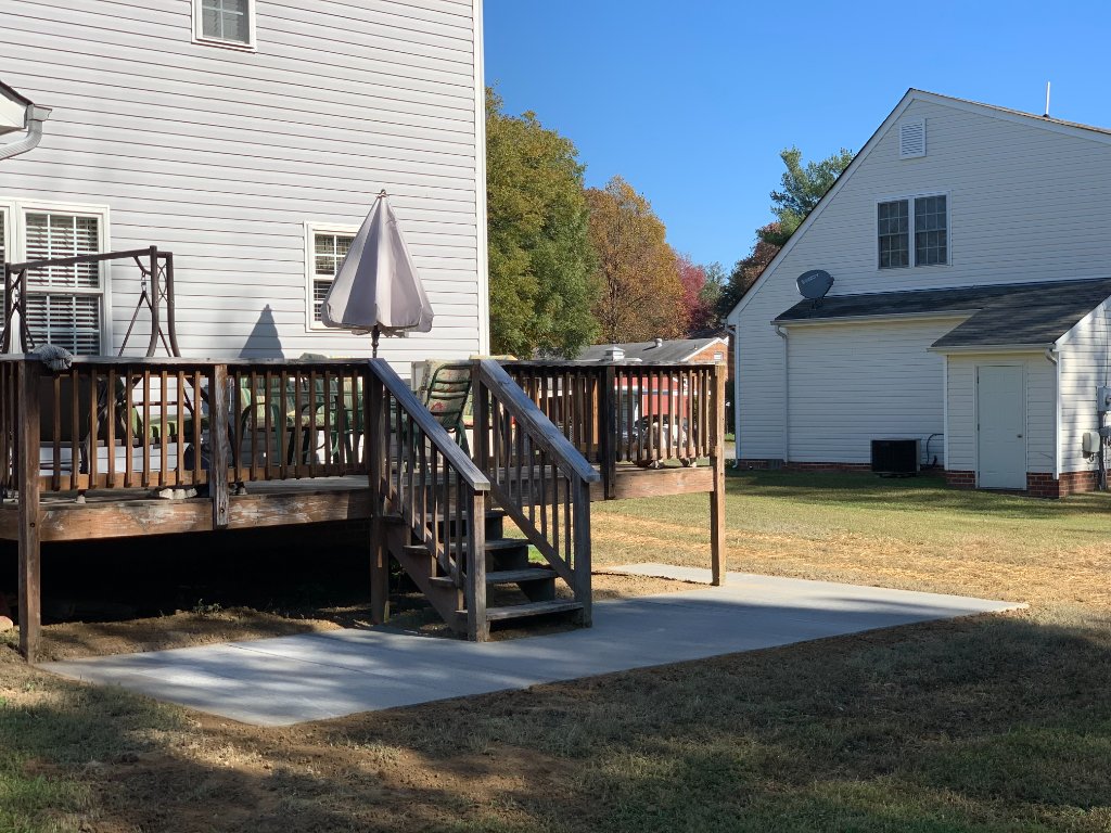 Plain concrete backyard patio
