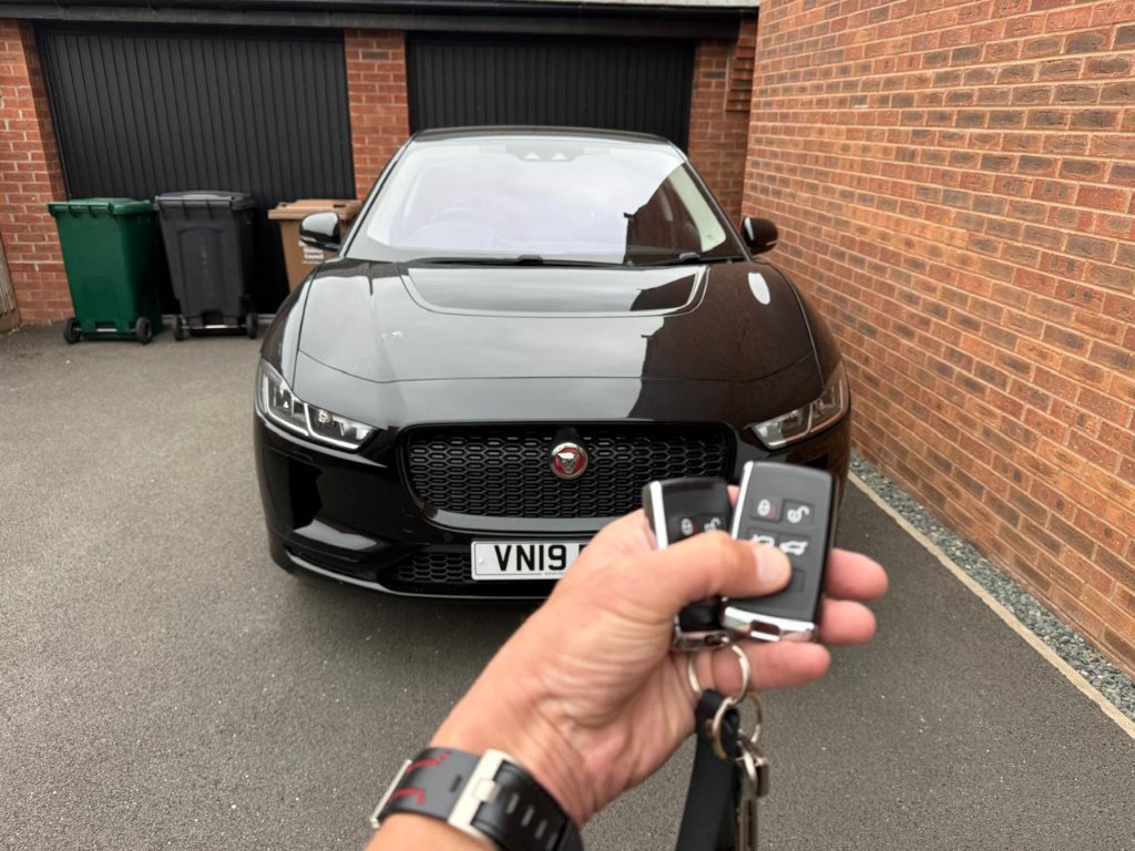 Jaguar I-Pace — Smart Key