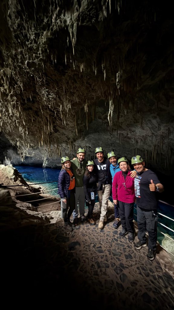 Grupo Walvee Dives em mergulho de gruta
