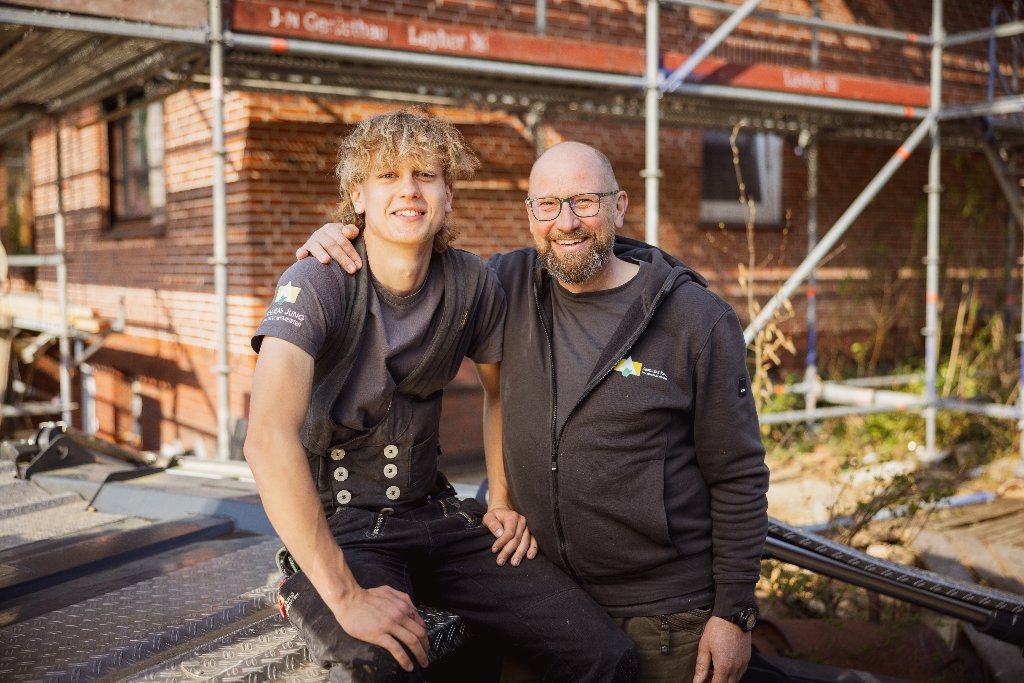 Dachdecker bei der Arbeit