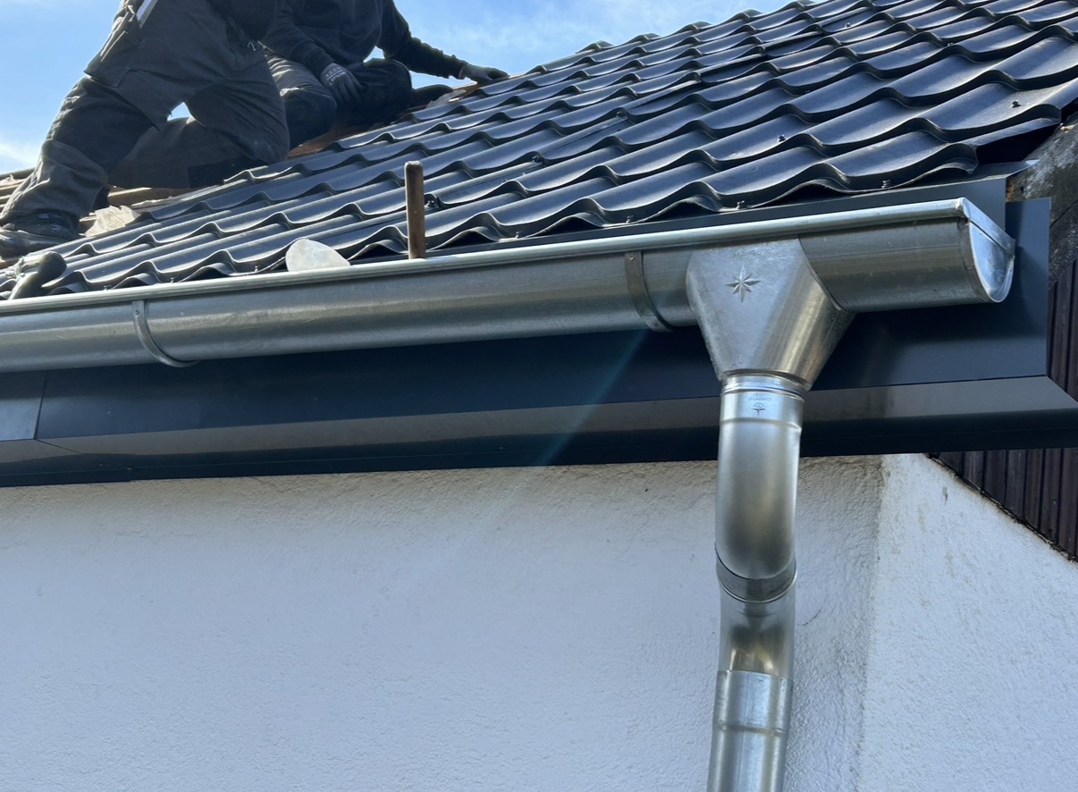 Dachrinnen & Fallrohre – DACH PROFIS Dachdecker
