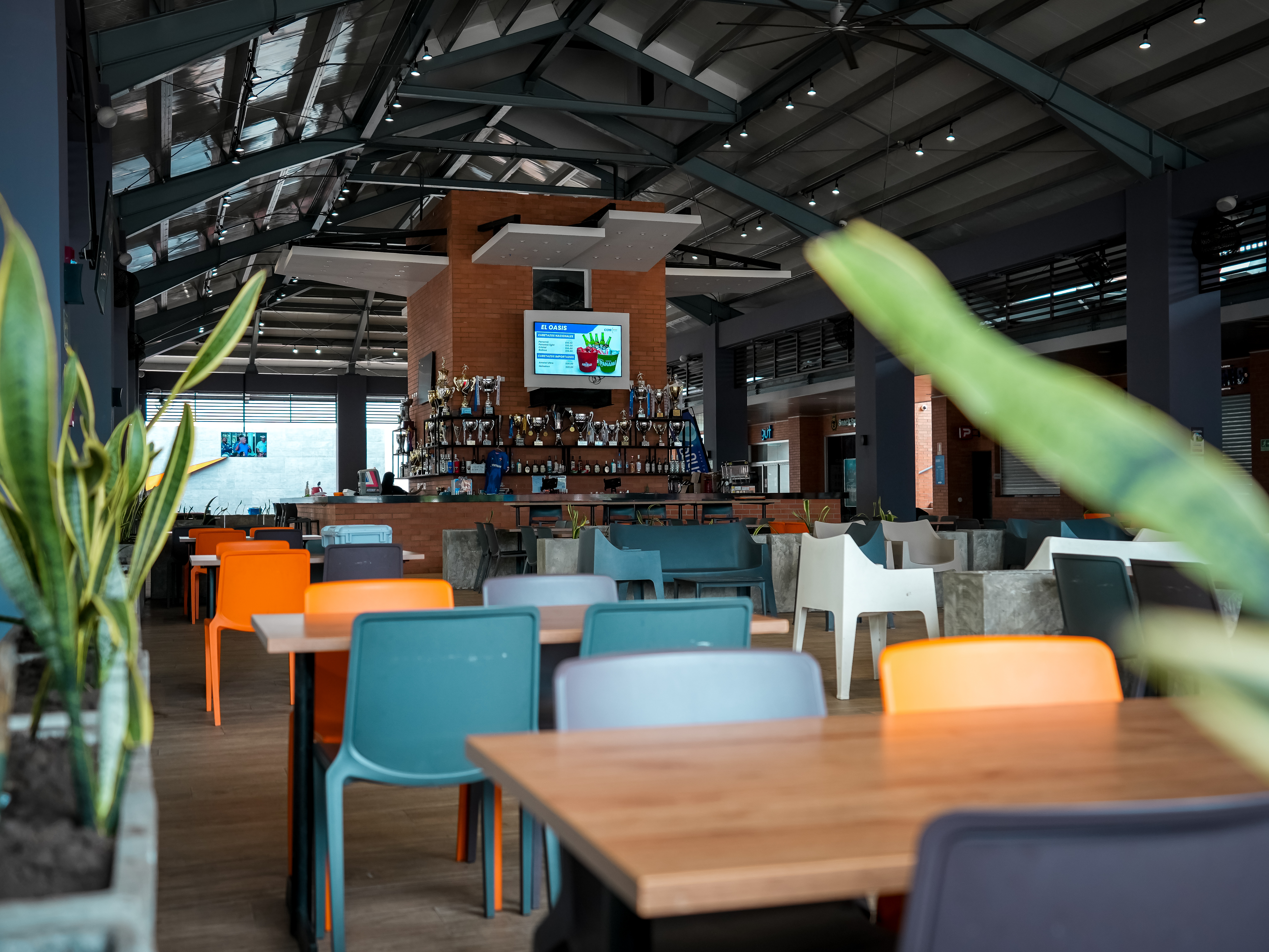 Restaurante y Bar COS Sports Plaza