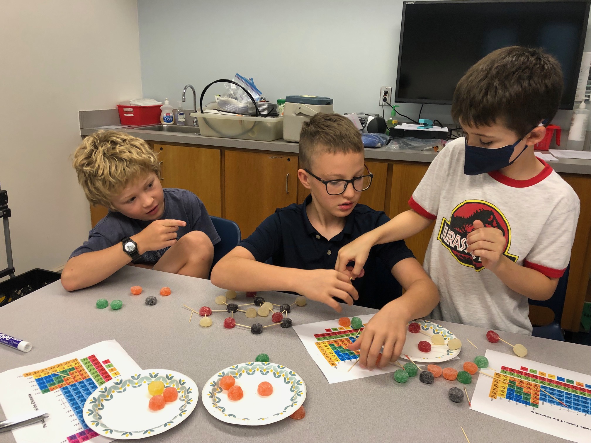 Outreach: Young chemists at work