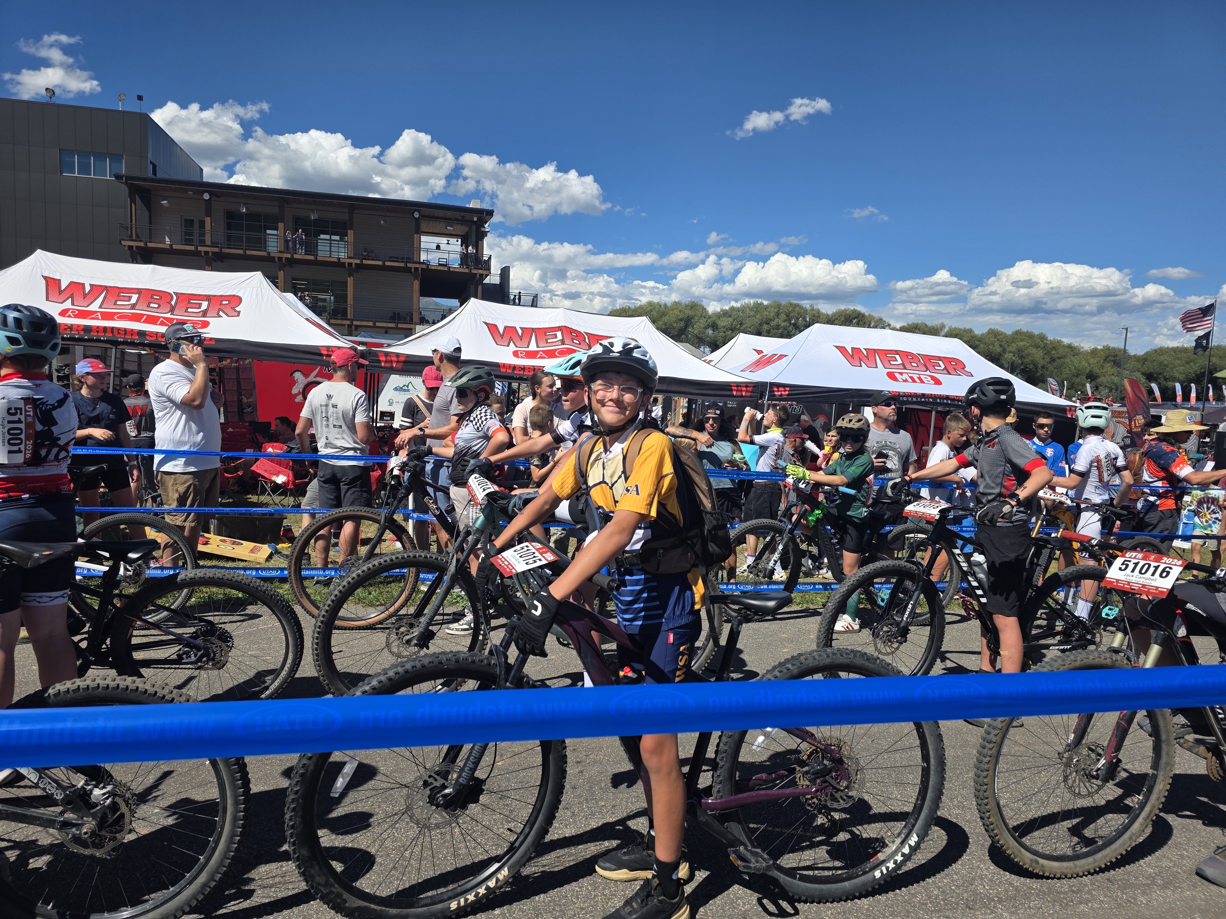 Rider surrounded by the crowd at the Weber race