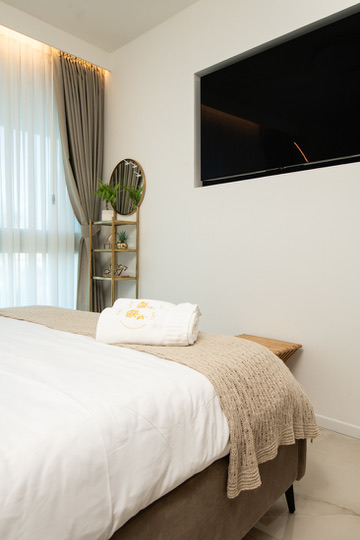 Bedroom with Entertainment