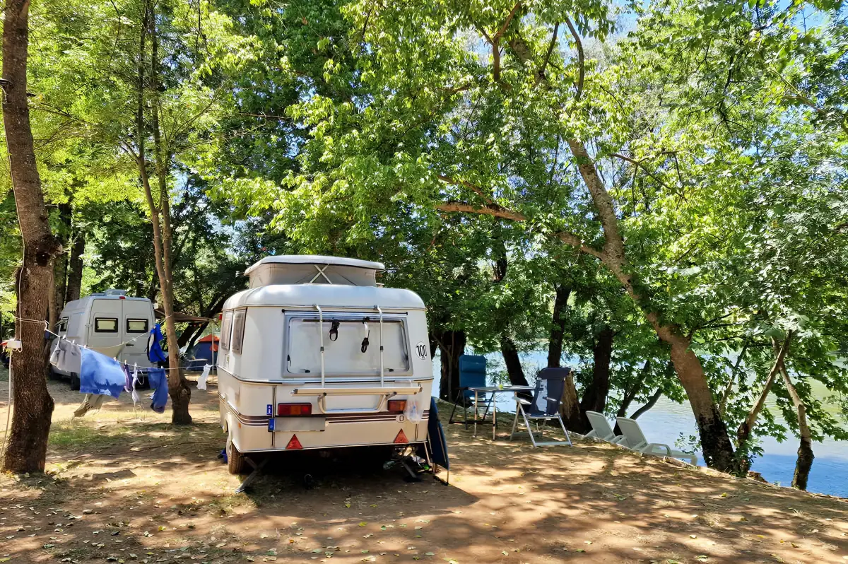 Kamp kućica u šumi