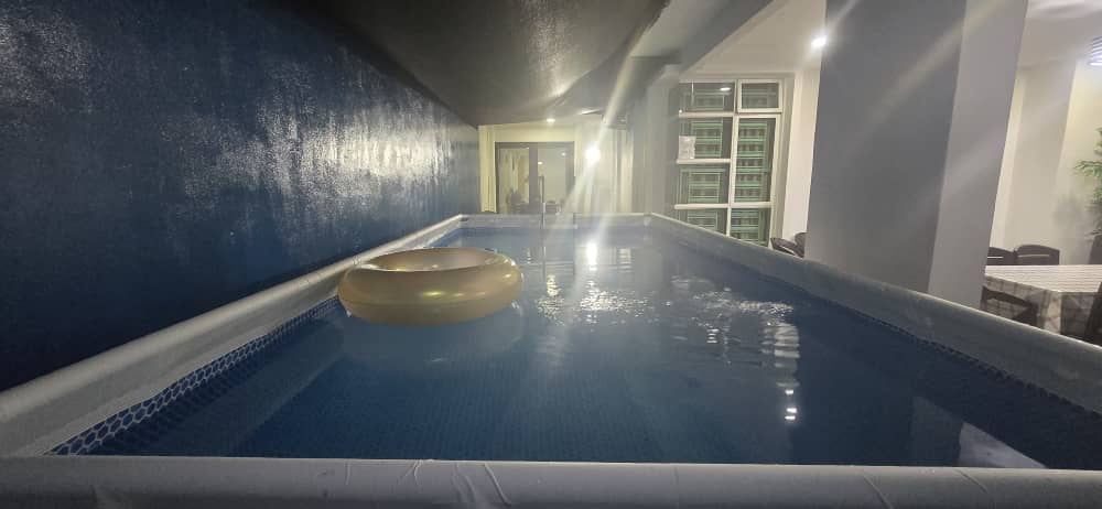 Kolam Renang (Malam)