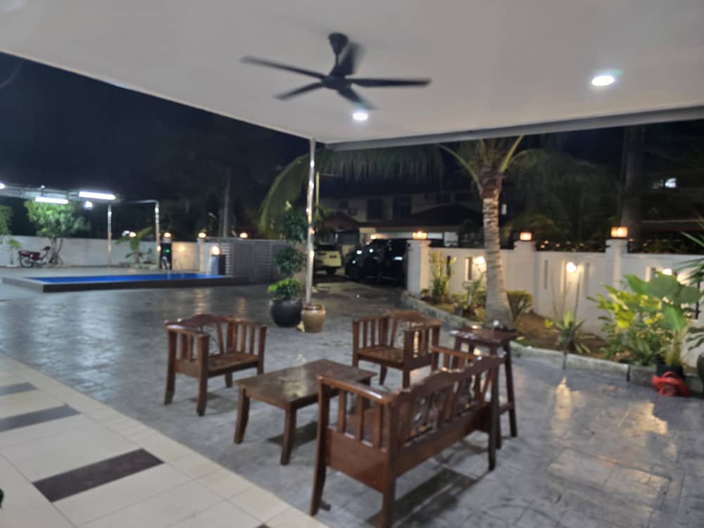 Kawasan Santai & Kolam