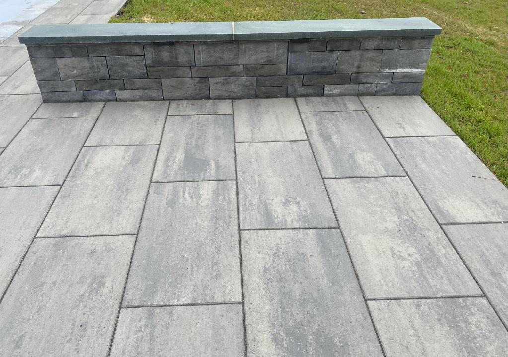 Stone seating wall on paver patio