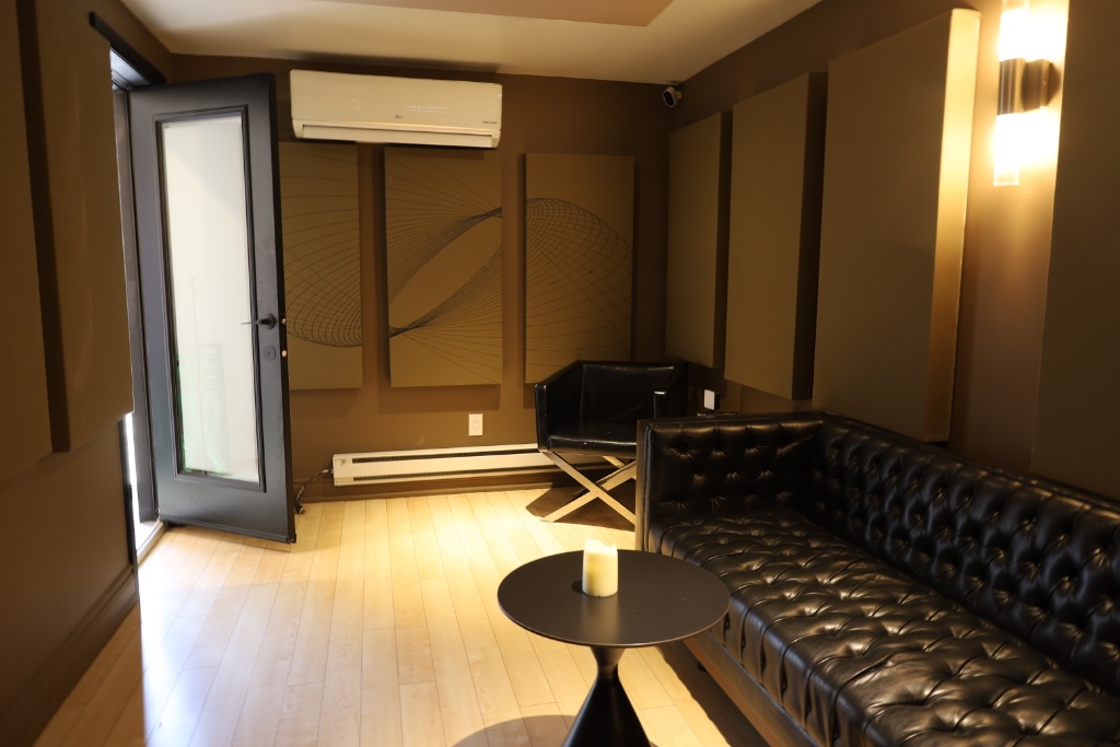 STUDIO B 2