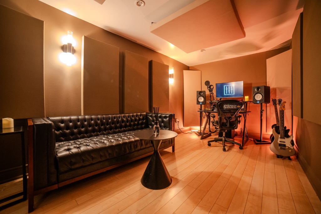 STUDIO B main