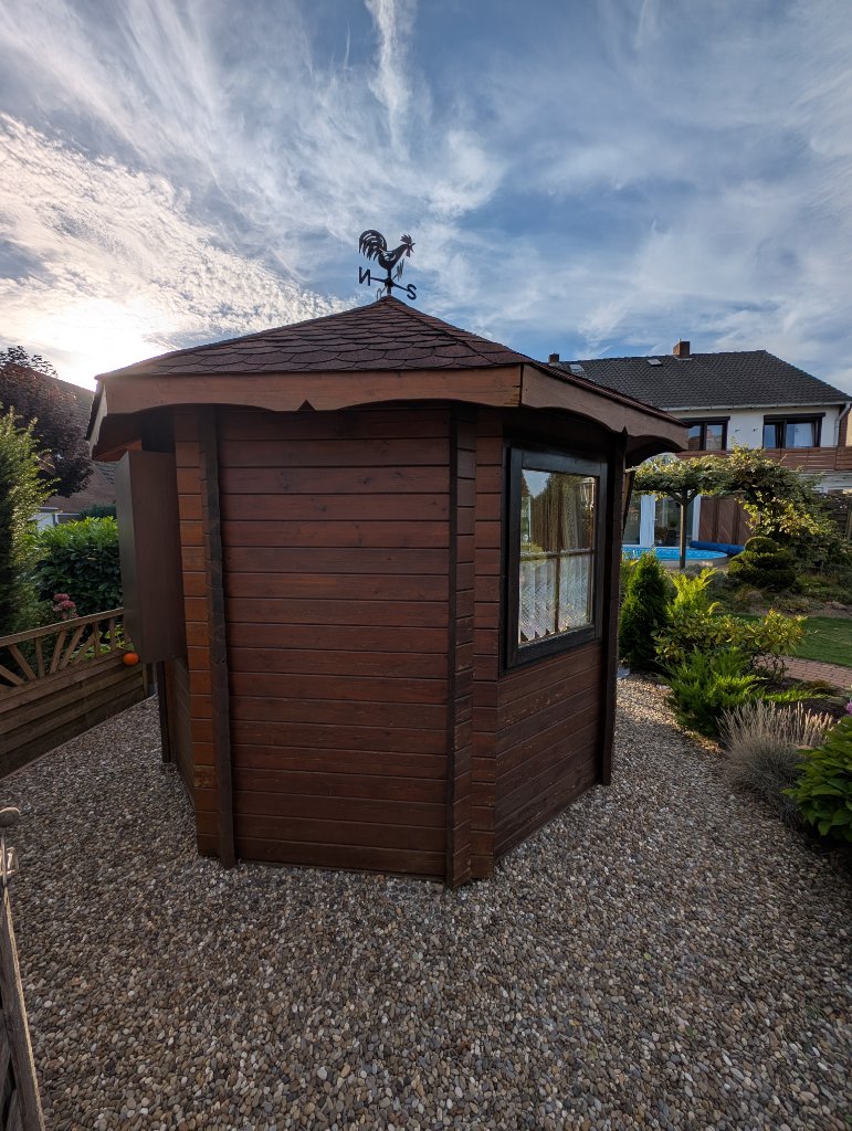 Vorher: Pavillon Holzlasur