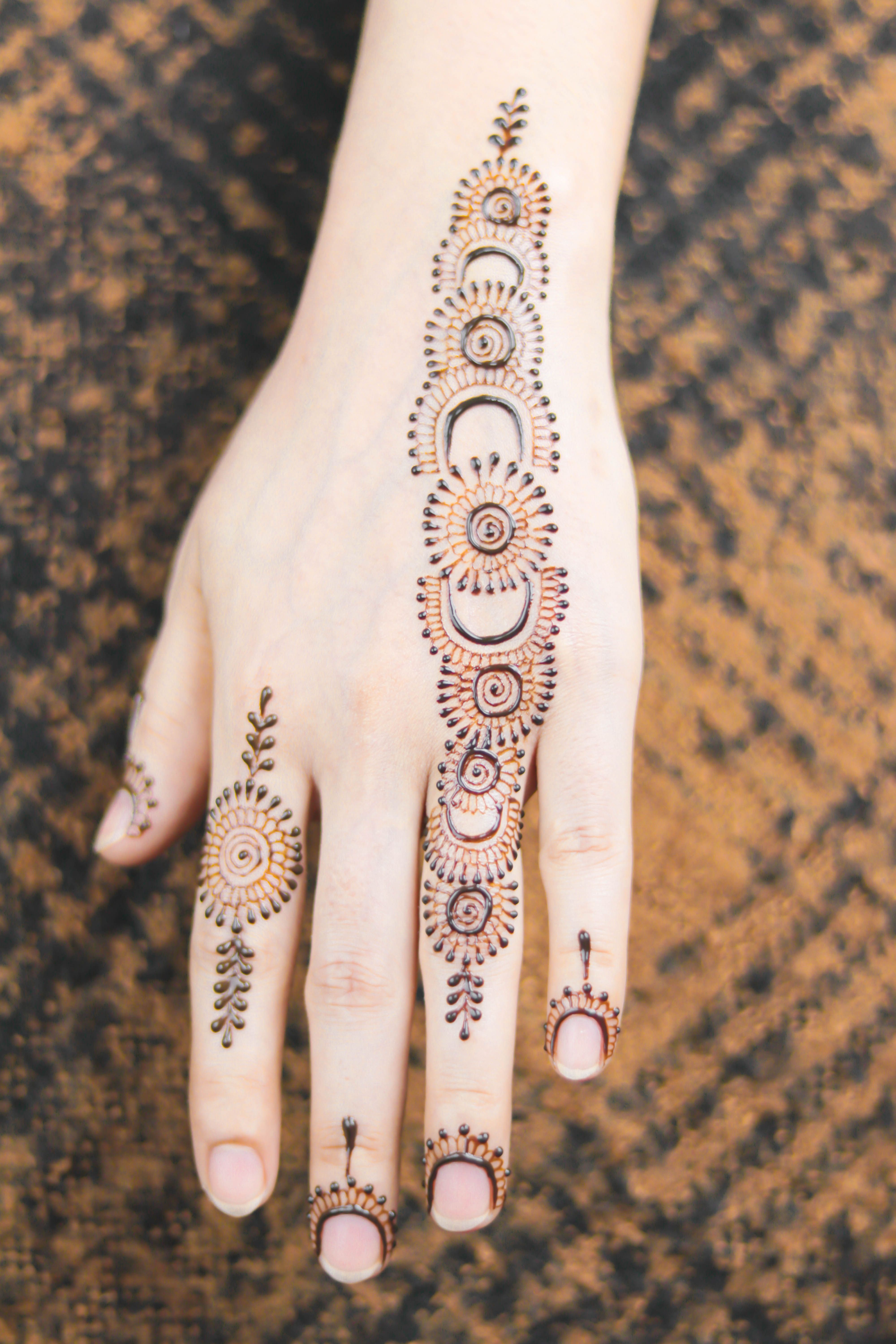 Detailed natural henna design by The Flow and Arts