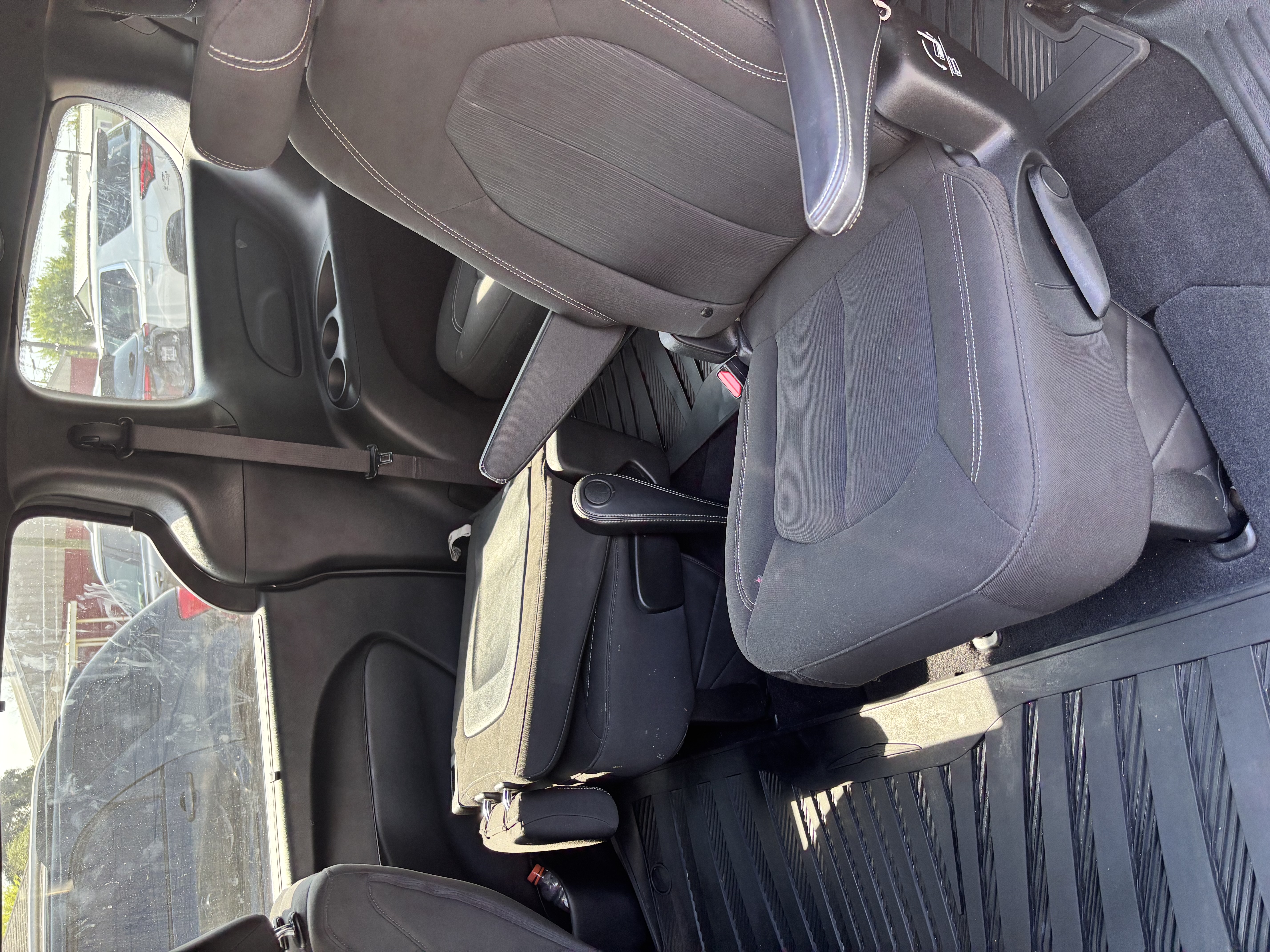 Second-row bucket seats detailing