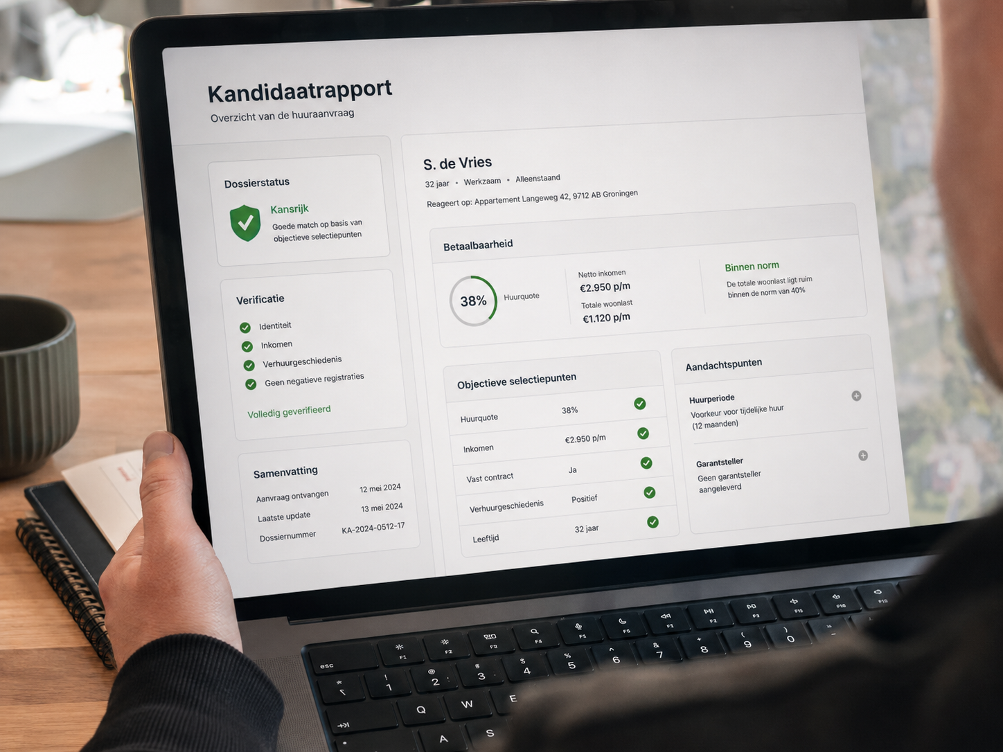 Kandidaatrapport op een laptopscherm