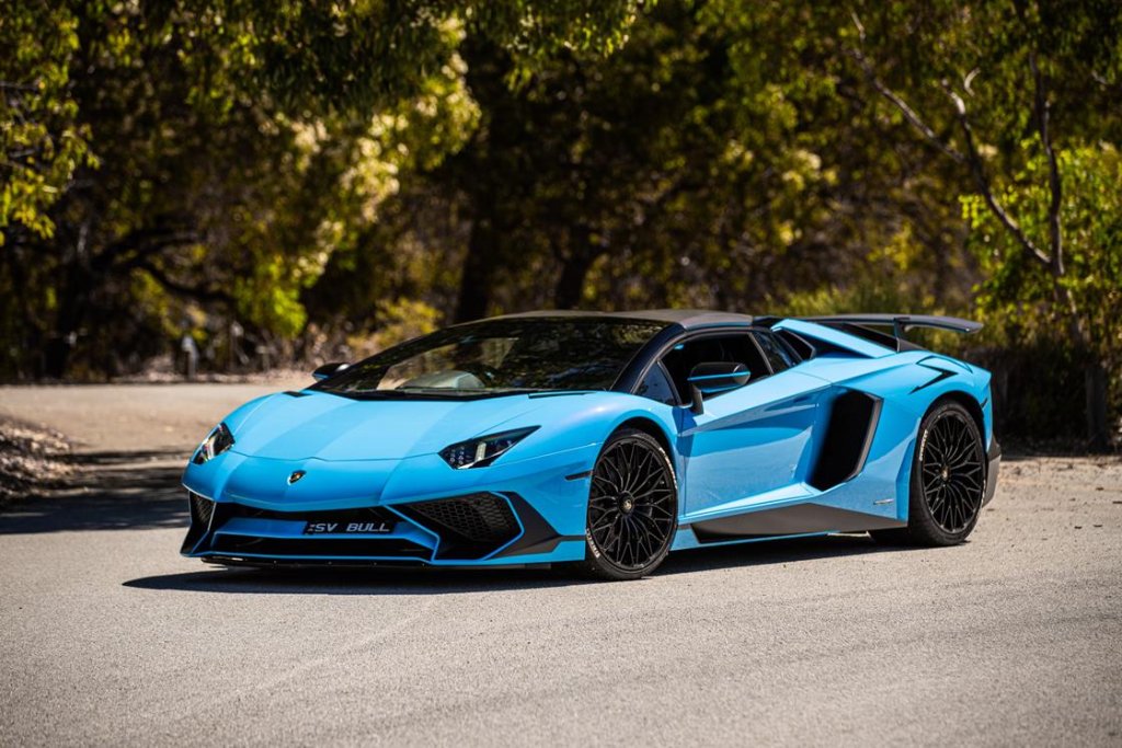 Aventador SVJ Roadster — Blu Cepheus
