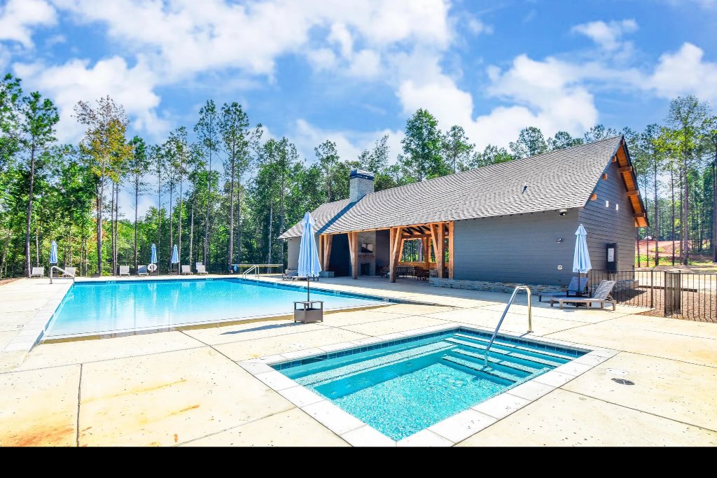 Clubhouse & Pool