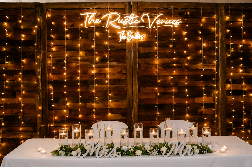 Mr & Mrs Sign