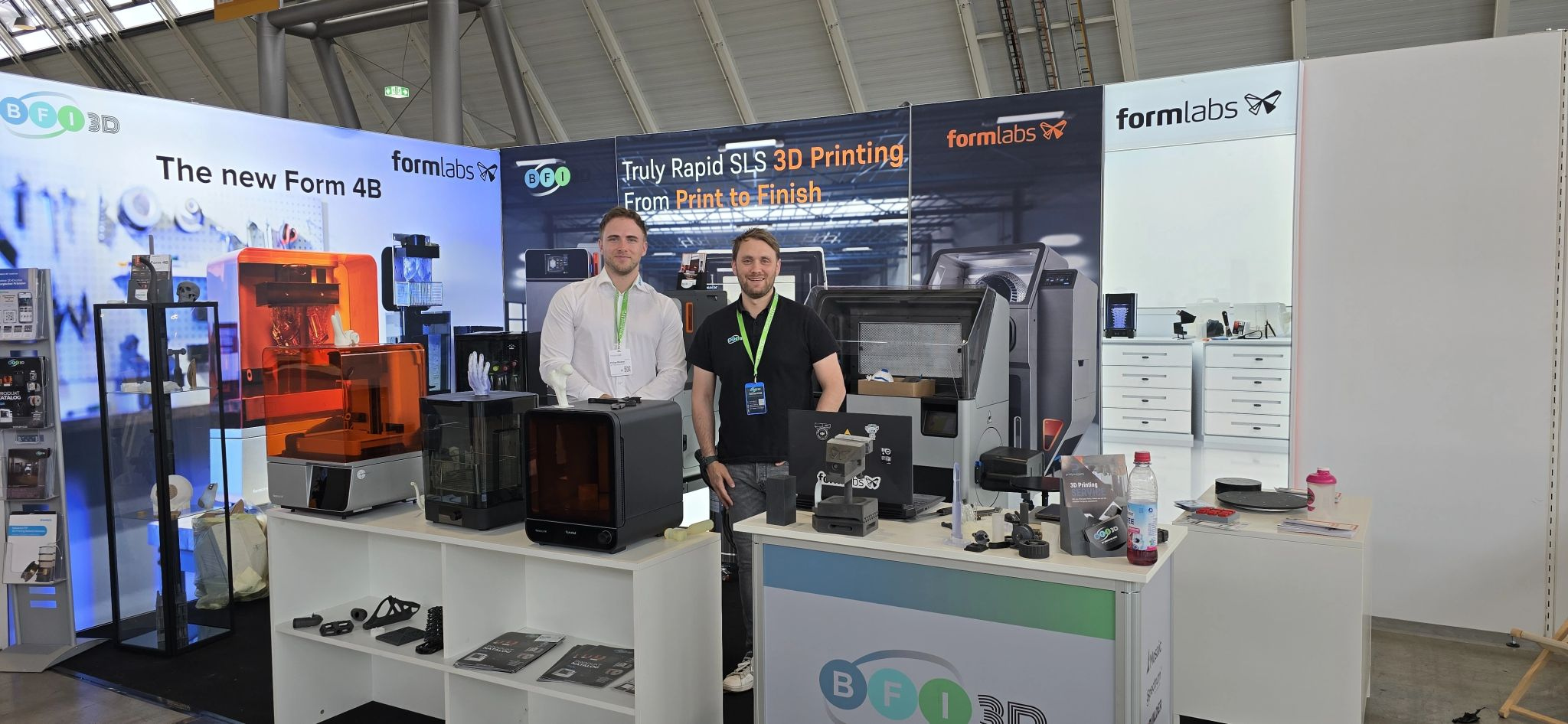 BFI 3D Team am Messestand mit Formlabs Form 4B