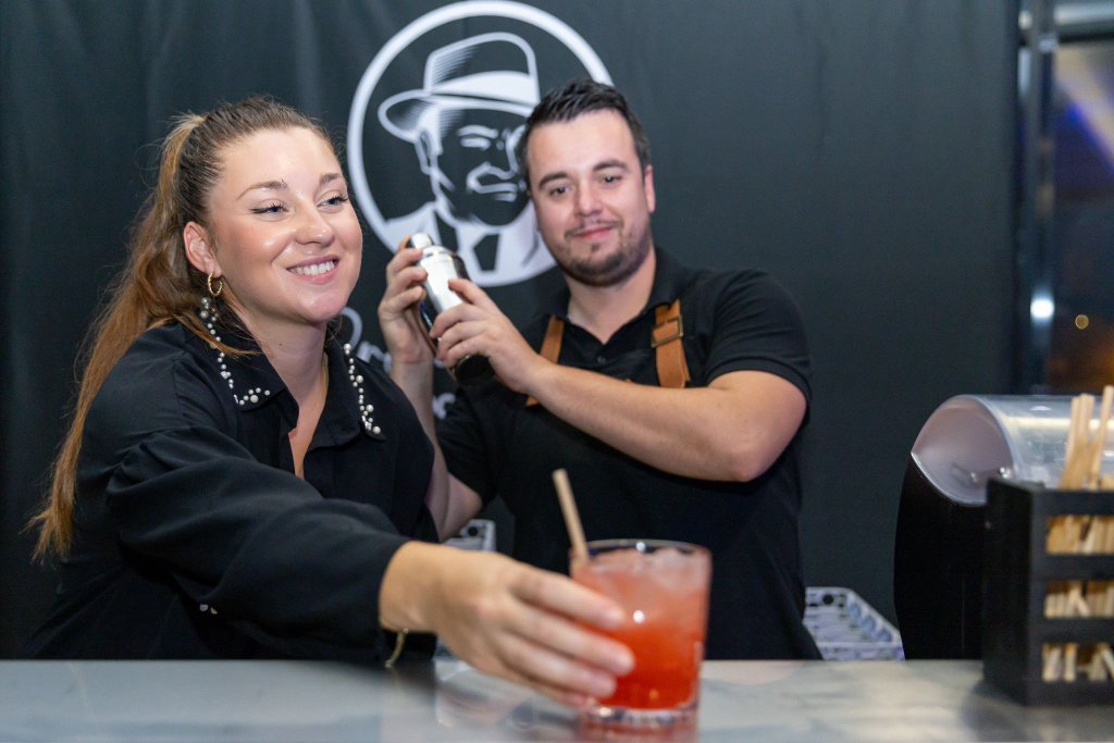 Bartender et cliente