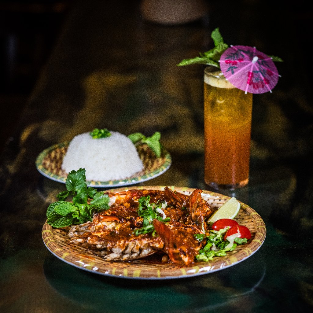 Grilled prawns with rice and drink