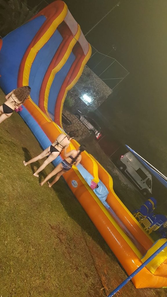 מגלשת אבובים