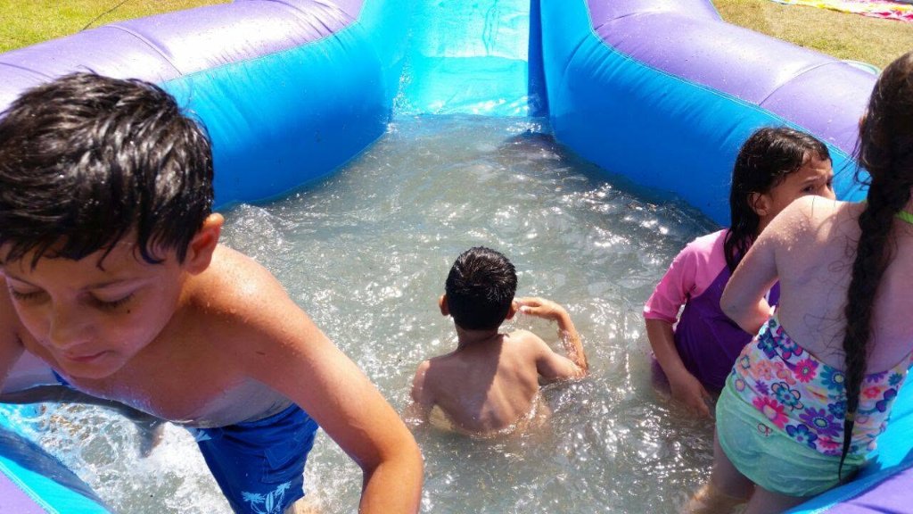 מזרקה צבעונית