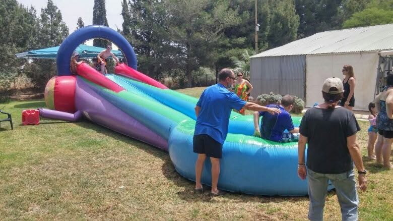 בריכת מים עגולה גדולה