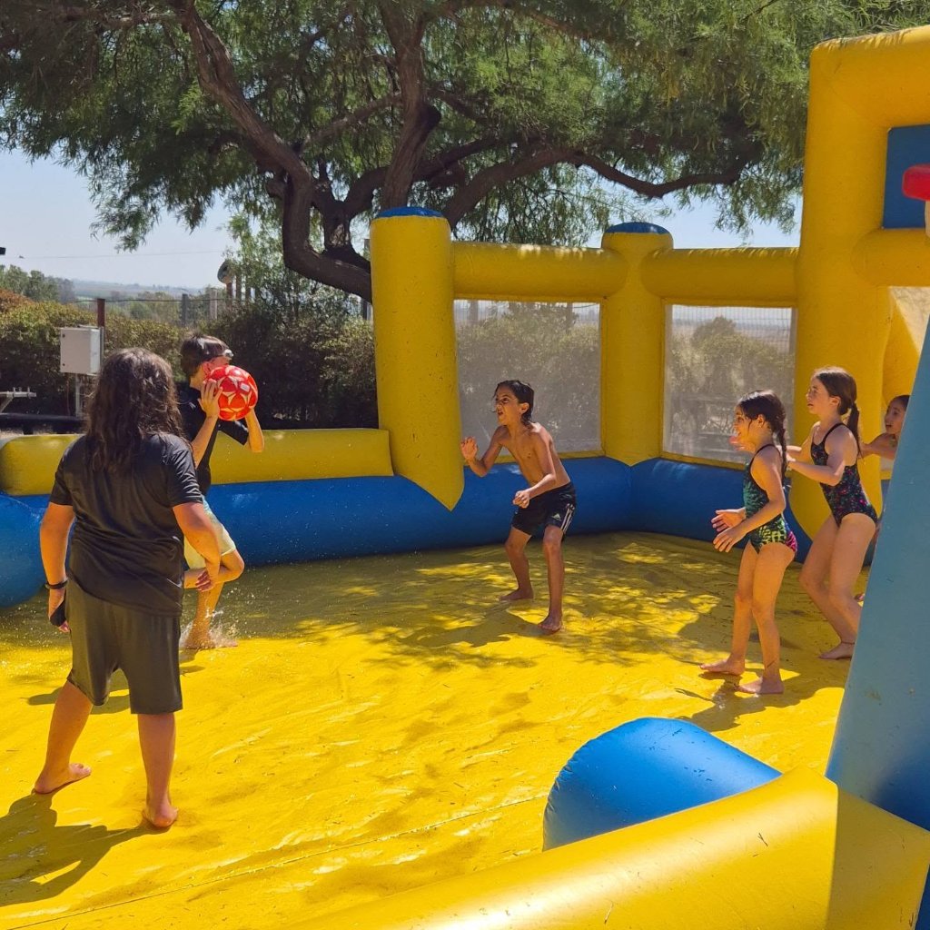 מתנפח אדום ענק