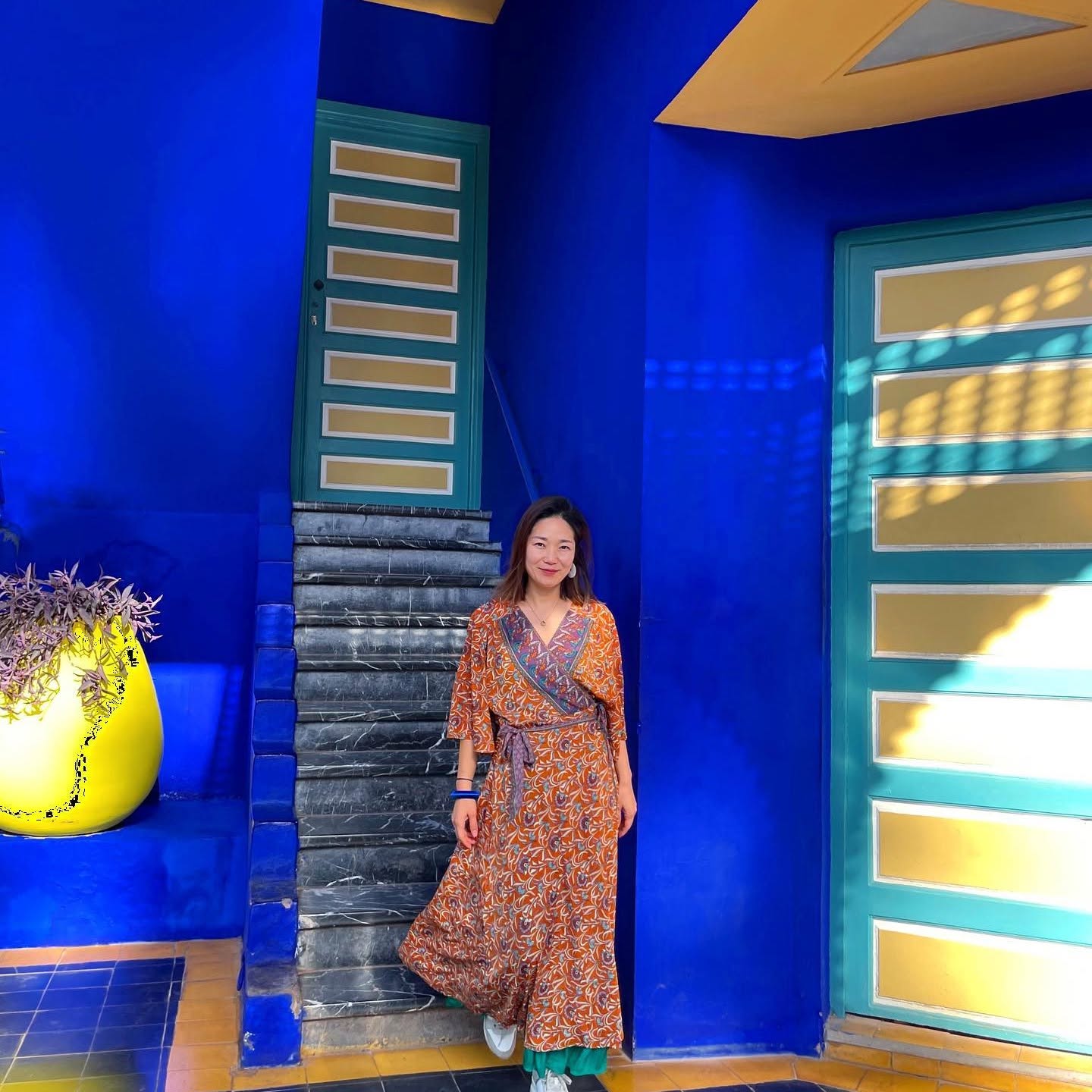 Seree Kang in blue setting