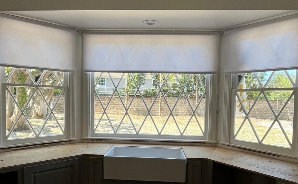 Motorized roller shades smart control