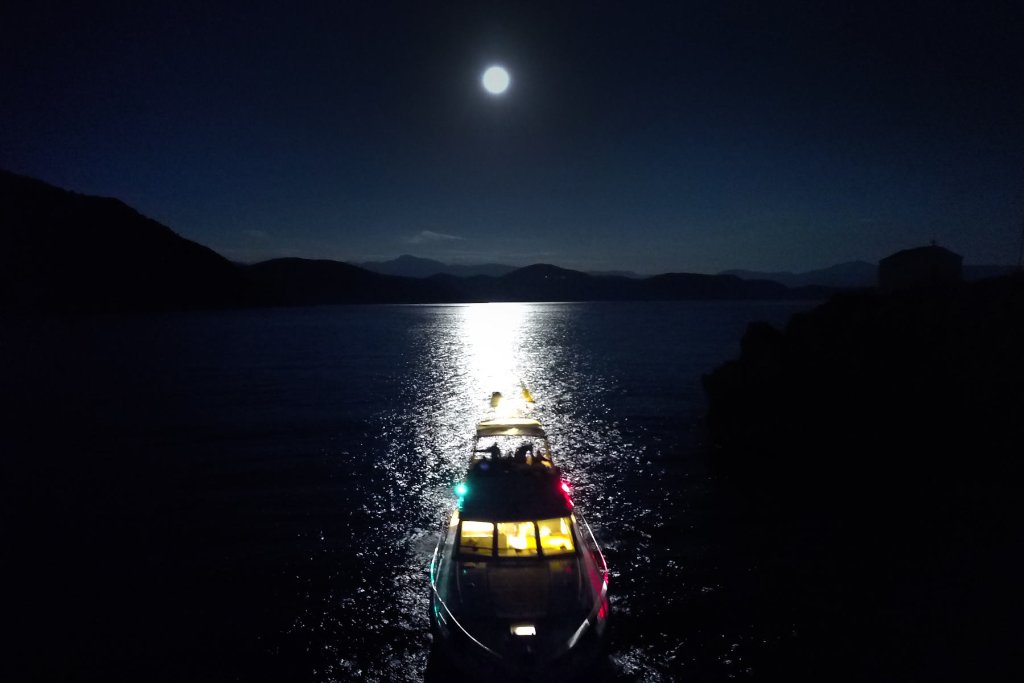 Full moon night cruise