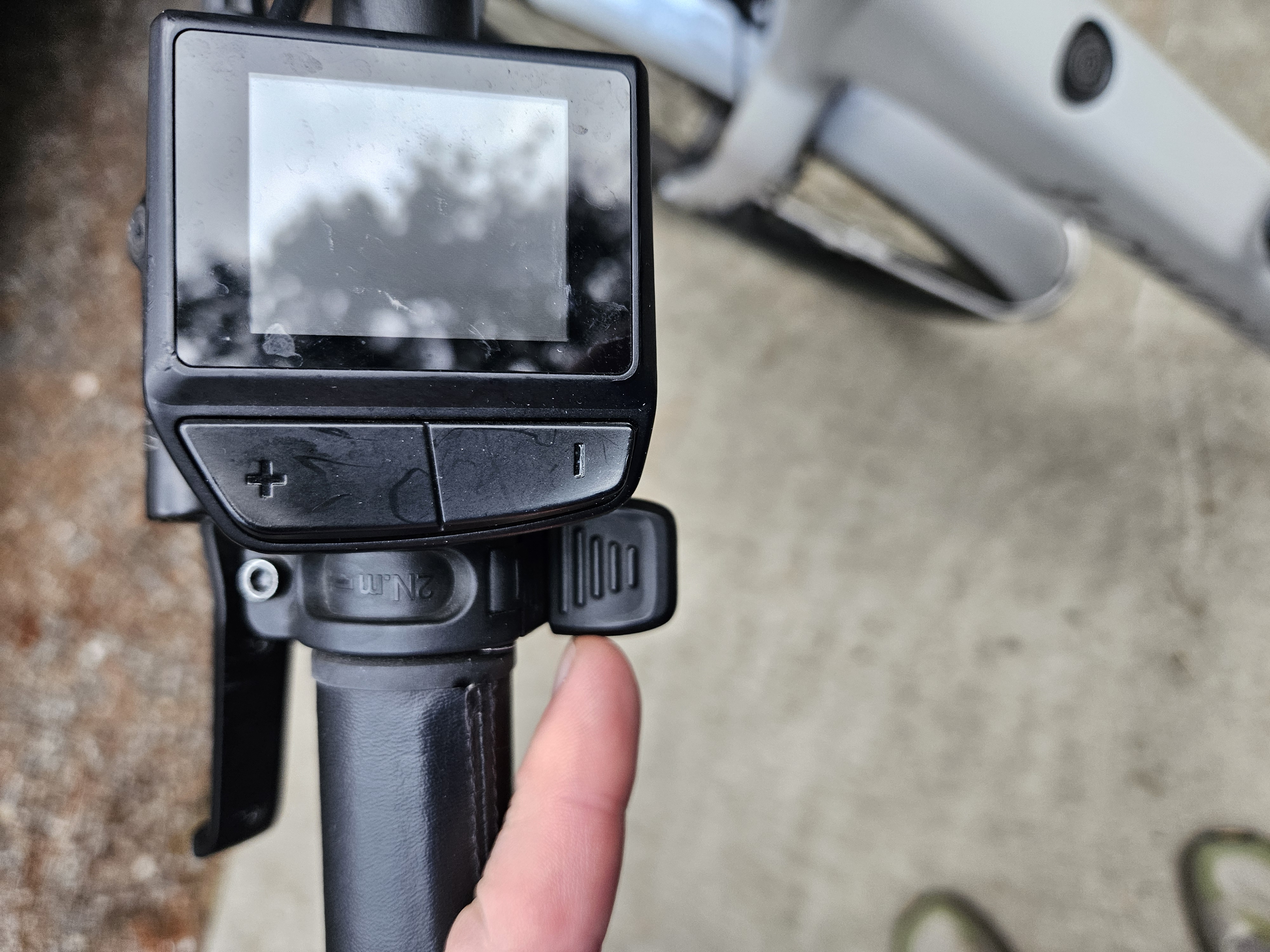 Thumb throttle lever on the e-bike handlebar