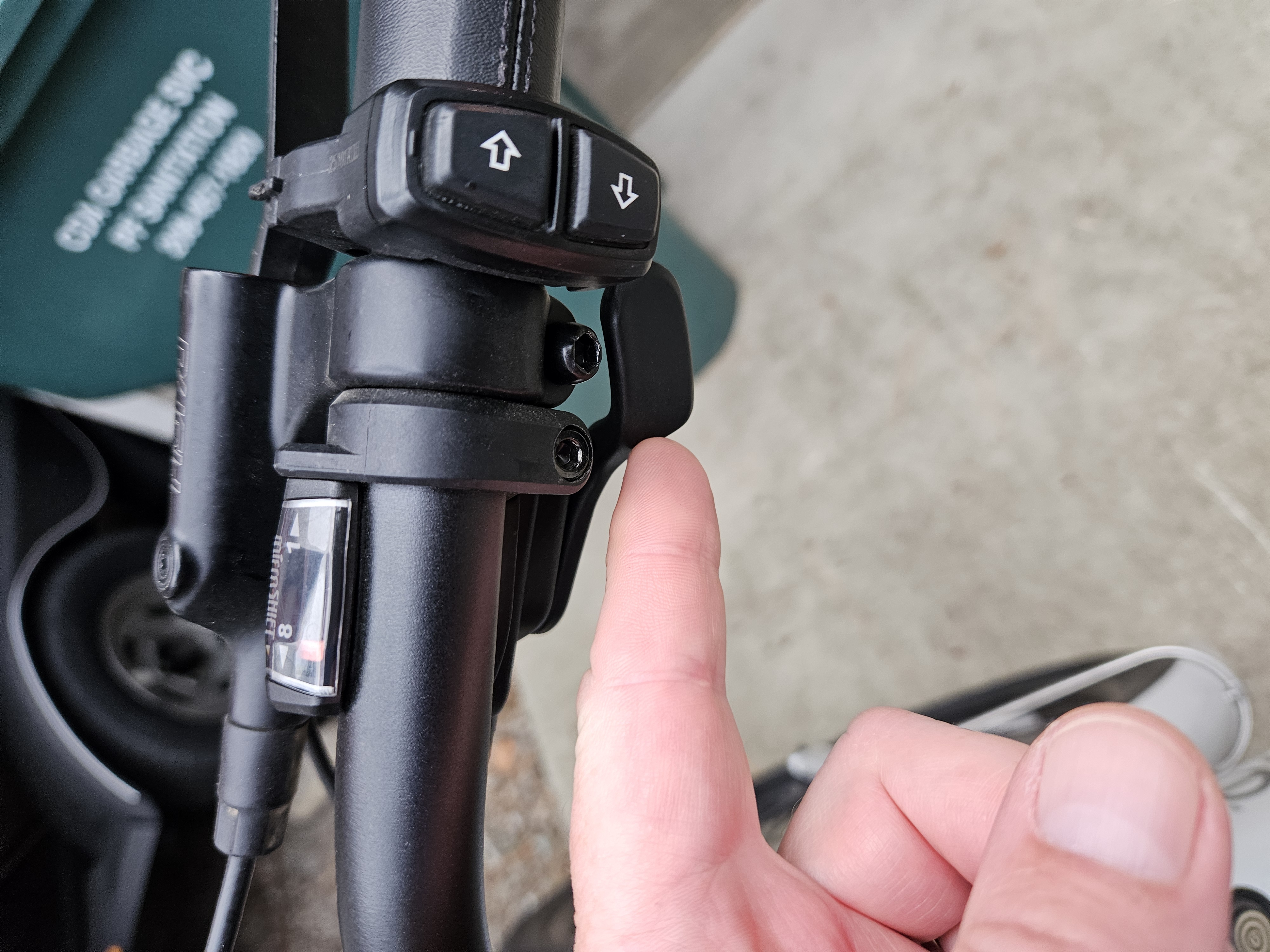 Gear shifter on the e-bike handlebar