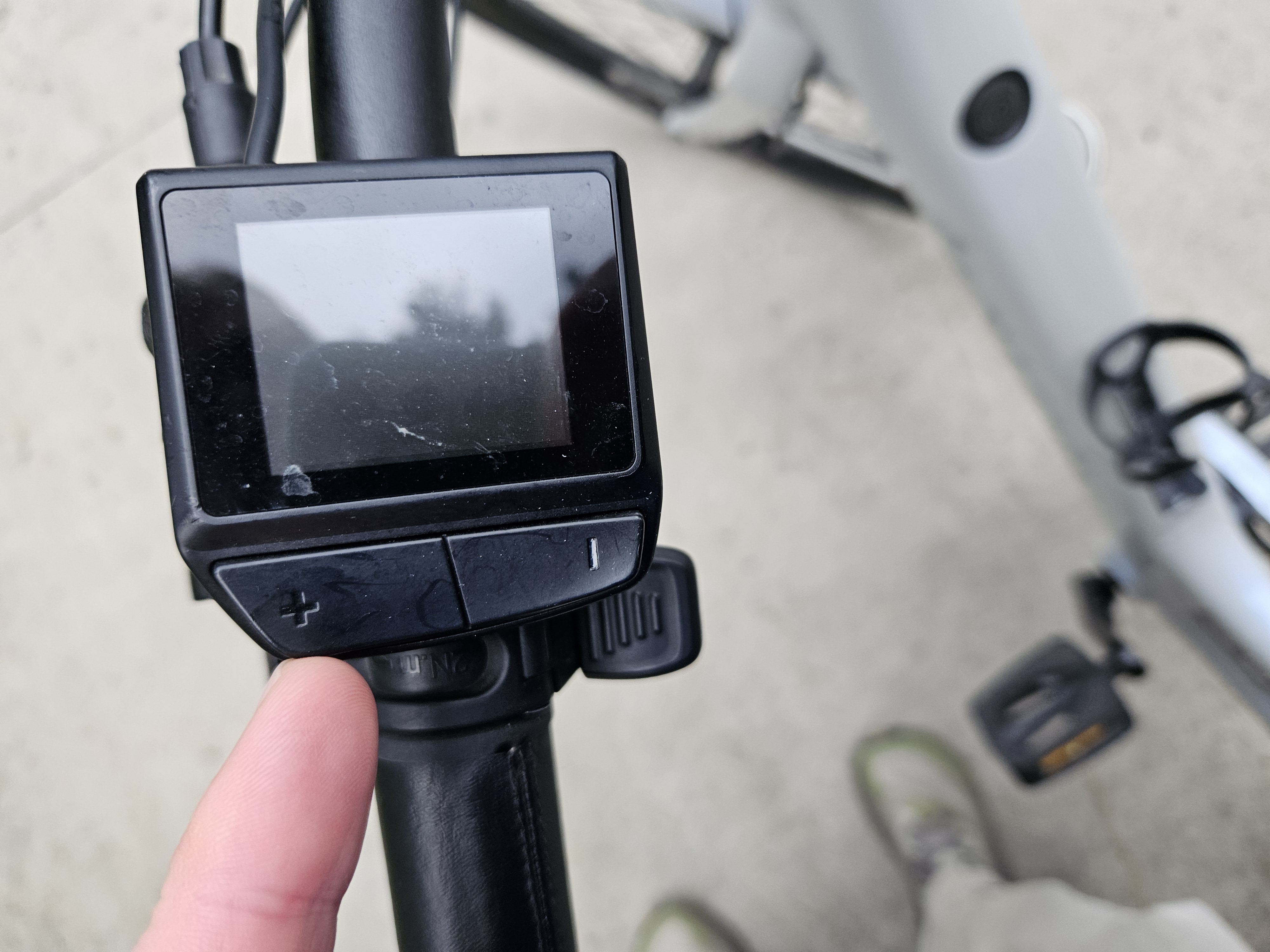 Assist increase and decrease buttons on the e-bike display