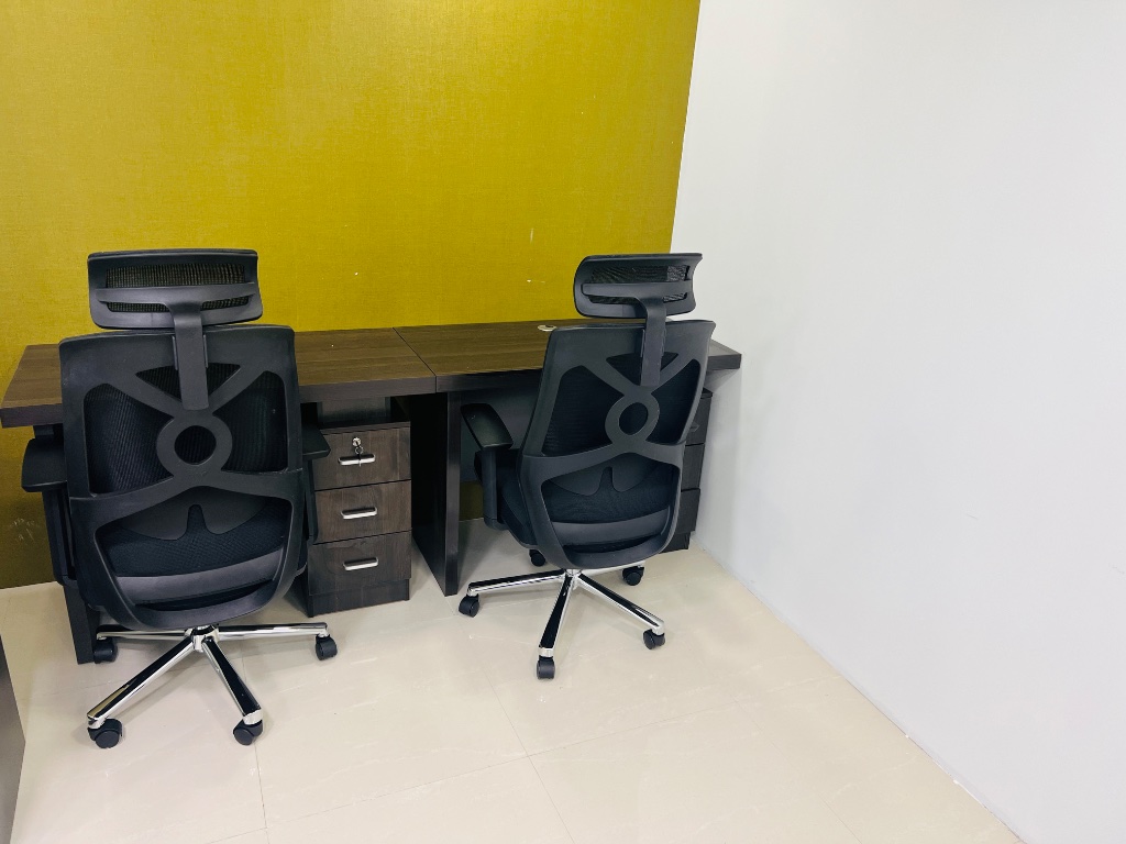 Venus Business Center — Private Desk Pod