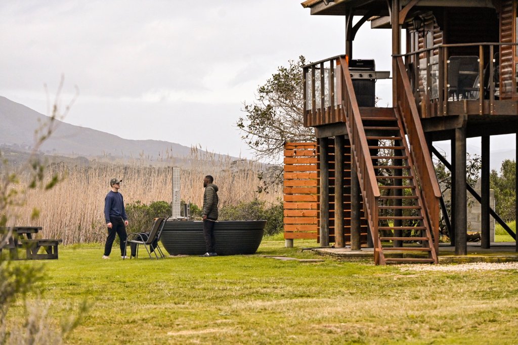 Cabin on stilts with hot tub