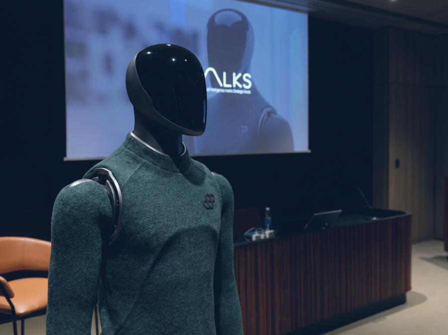 Humanoid robot at FORFIRM AI Talks