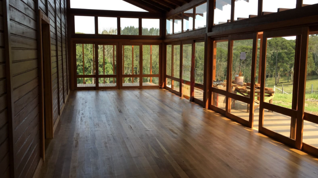 Sala com Piso de Madeira