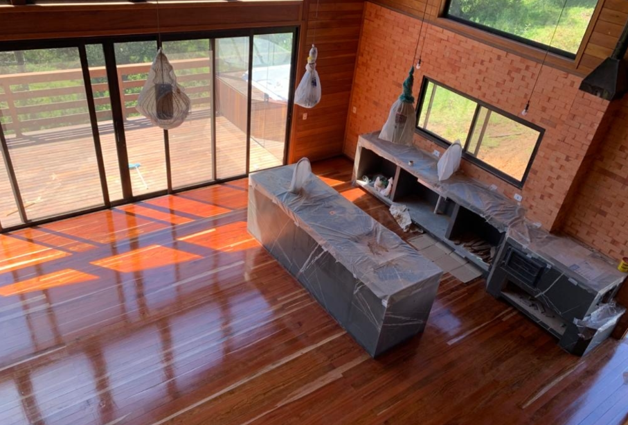 Interior com Piso Laqueado