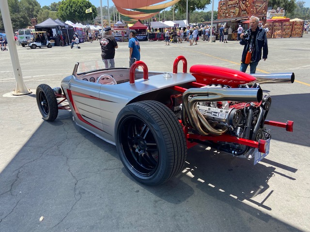 "McElley Special #32B" — vintage cream lakester roadster
