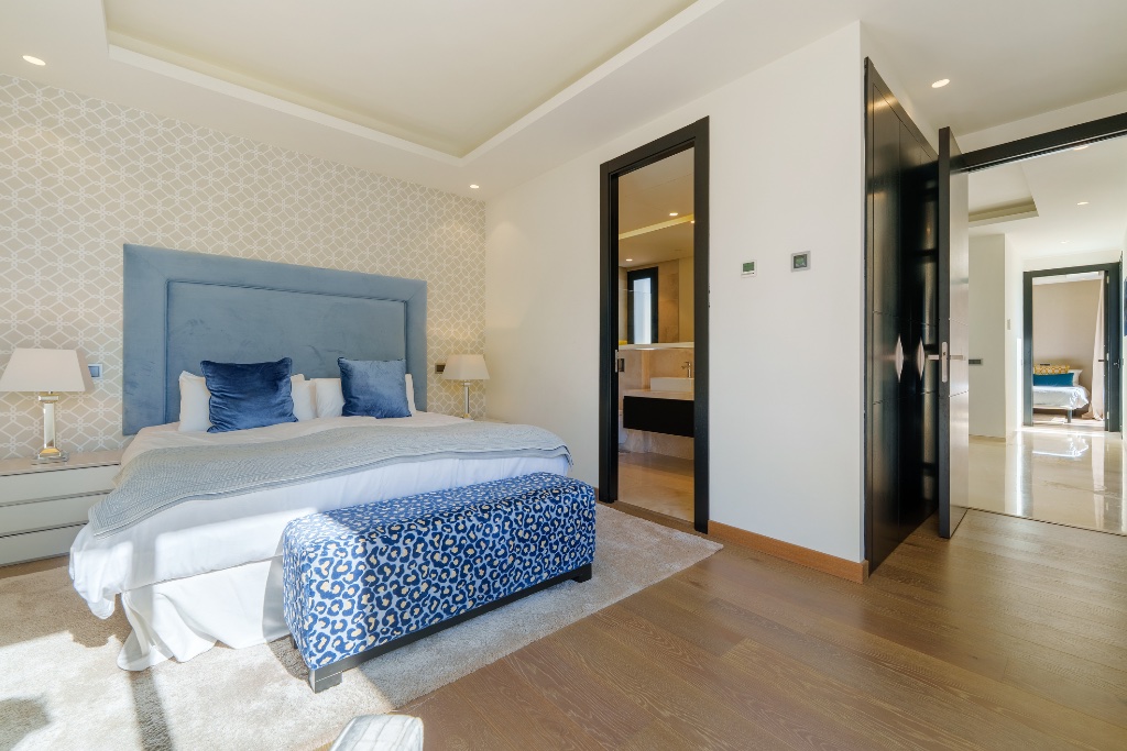Los Olivos 2 – Contemporary Luxury Villa in Nueva Andalucía - Image 15