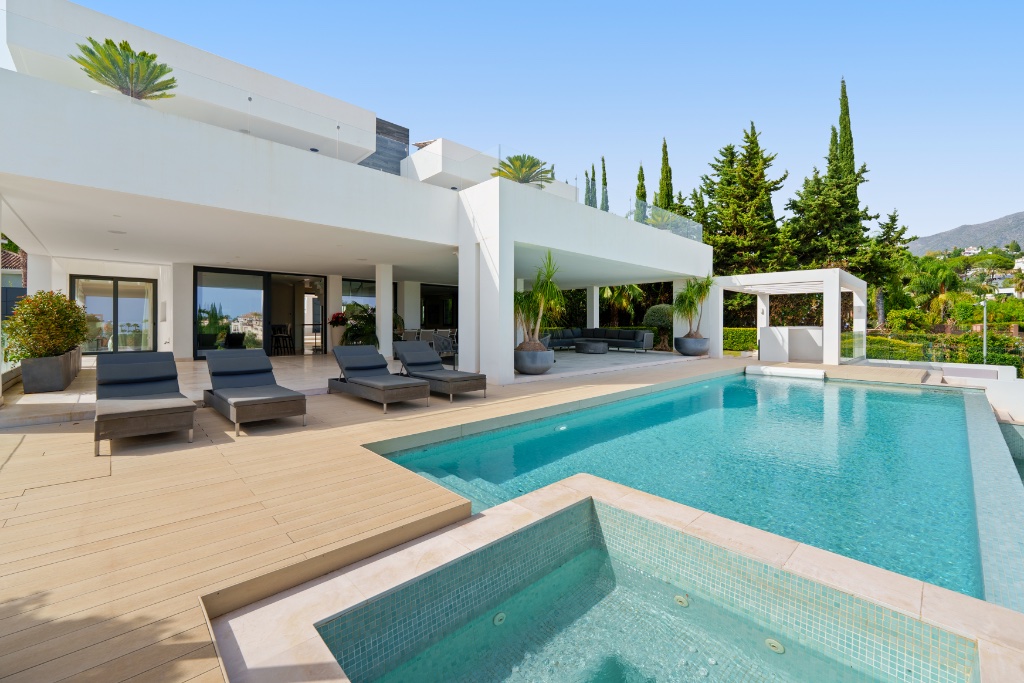 LEO 21B | Luxury Frontline Golf Villa for Sale in Nueva Andalucía, Marbella | Contemporary 5-Bedroom Villa with Infinity Pool - Image 23