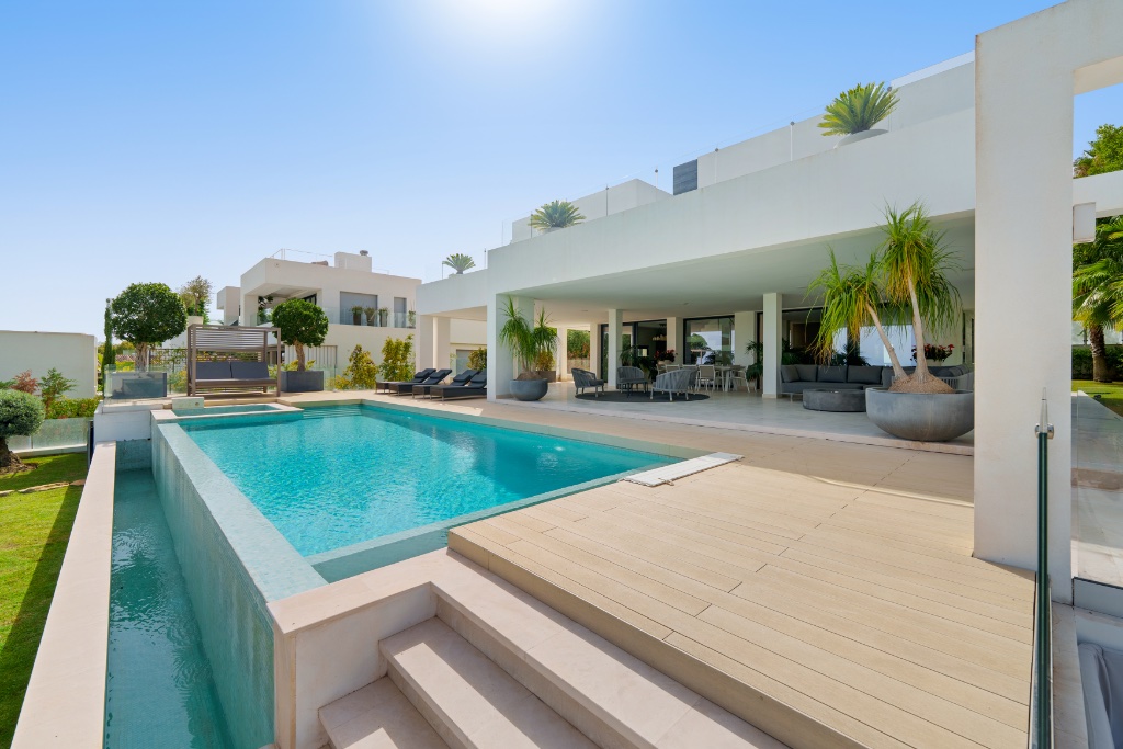 LEO 21B | Luxury Frontline Golf Villa for Sale in Nueva Andalucía, Marbella | Contemporary 5-Bedroom Villa with Infinity Pool - Image 22
